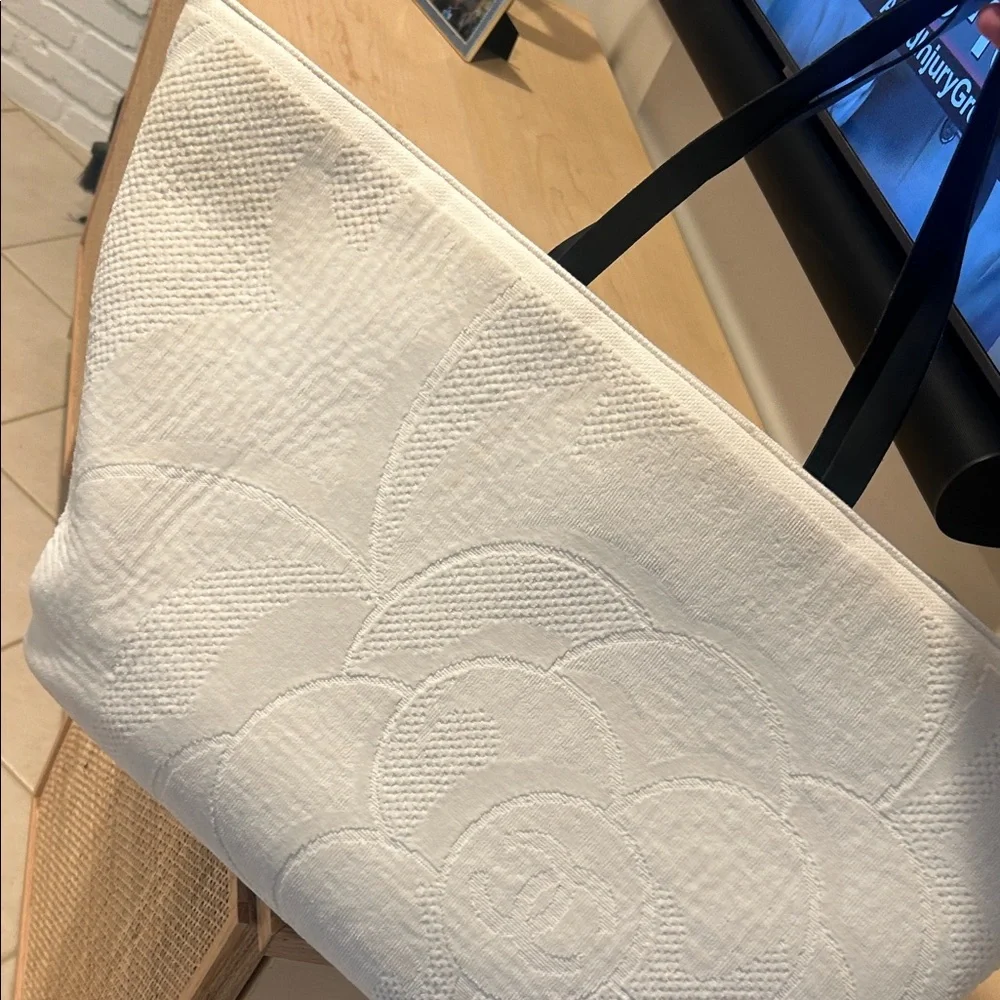 Chanel Elegant Cream Tote / beach Bag with tags! - Picture 10 of 16